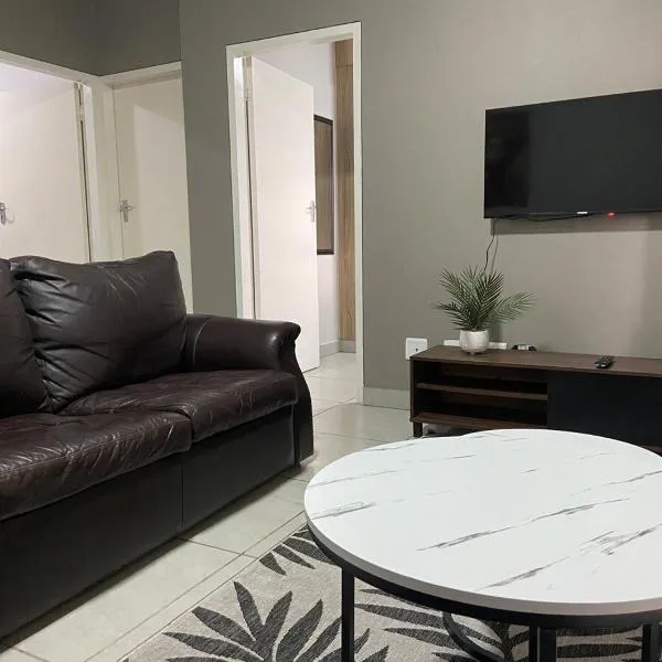 Warm, Homely Apartment - 5min Away Menlyn Main, hotel v destinaci Pretoria