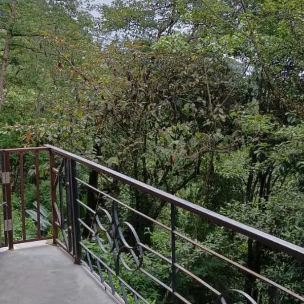 Mountain View Hillside Homestay Kalimpong, Between Deolo Park & Ramdhura, hotel di Kalimpong