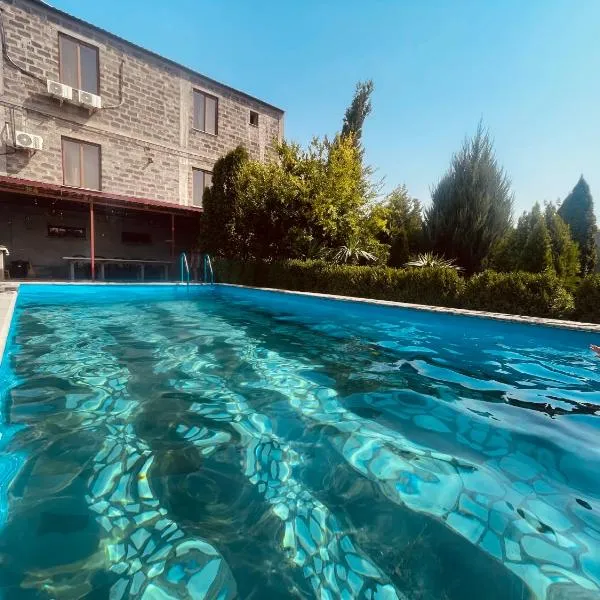 Garden EVN Airport, hotel v destinaci Pʼarakʼar