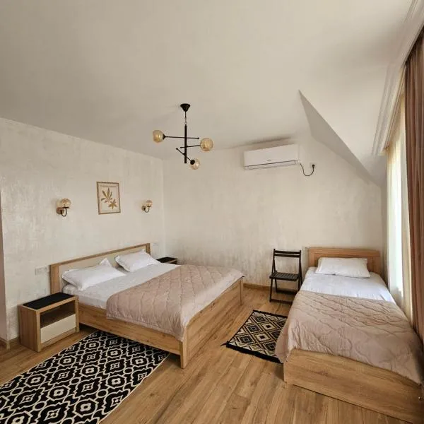 Guesthouse Maka, ξενοδοχείο σε Ureki
