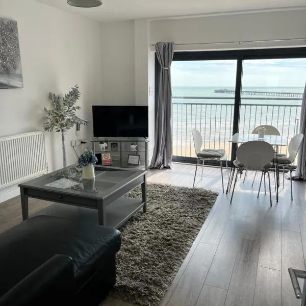 Penthouse Apartment with seaviews, hotel in Walton-on-the-Naze
