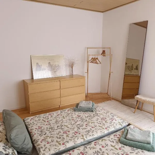Ferienwohnung am Kurwald, Nähe Kliniken, 88qm, Parkplatz, hotel in Bad Lippspringe