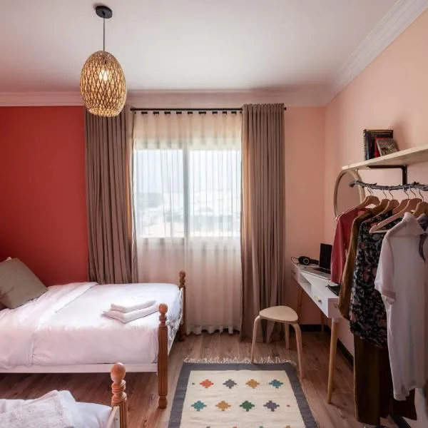 The 2BDR Compelling Condo 5 min to CAI Airport, hotel no Cairo