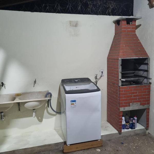 Ampla casa com 4 quartos, churrasqueira e garagem - Foto 4