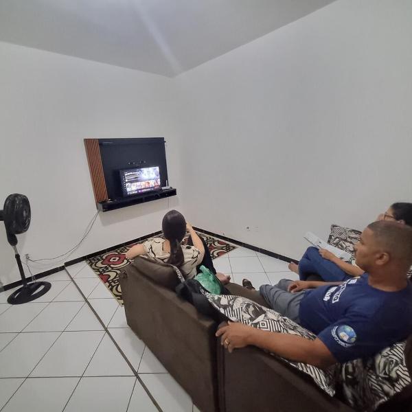 Ampla casa com 4 quartos, churrasqueira e garagem - Foto 5