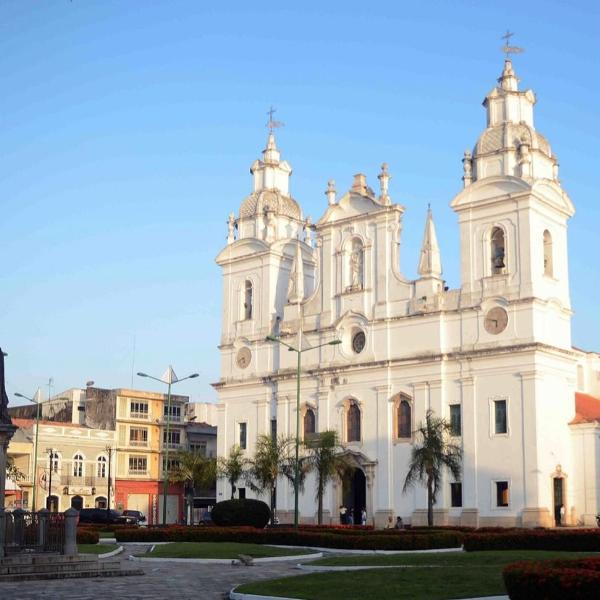 Apto amplo com sacadas e vista para o Complexo Feliz Lusitânia