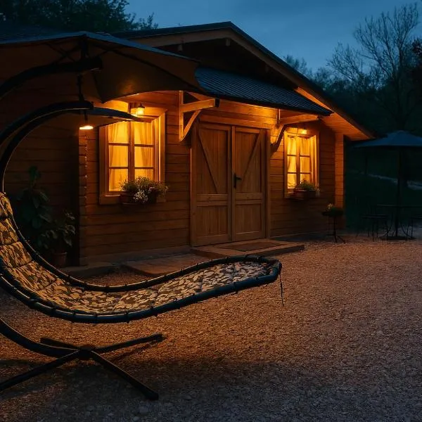 La Râu - Căsuțele de poveste, hotel en Cîmpulung