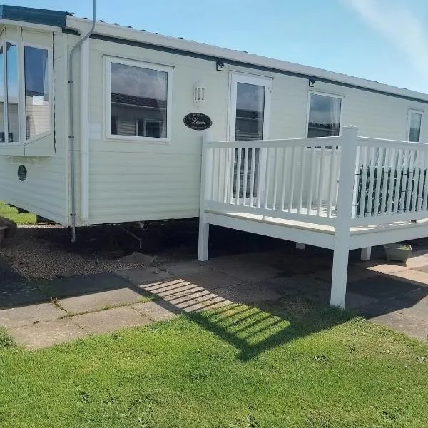 Comfy caravan in Eyemouth, hotel in Eyemouth