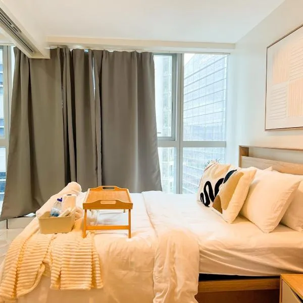 Stylish 1BR Prime BGC Uptown near Hyatt #upt119c, hotel v destinaci Manila