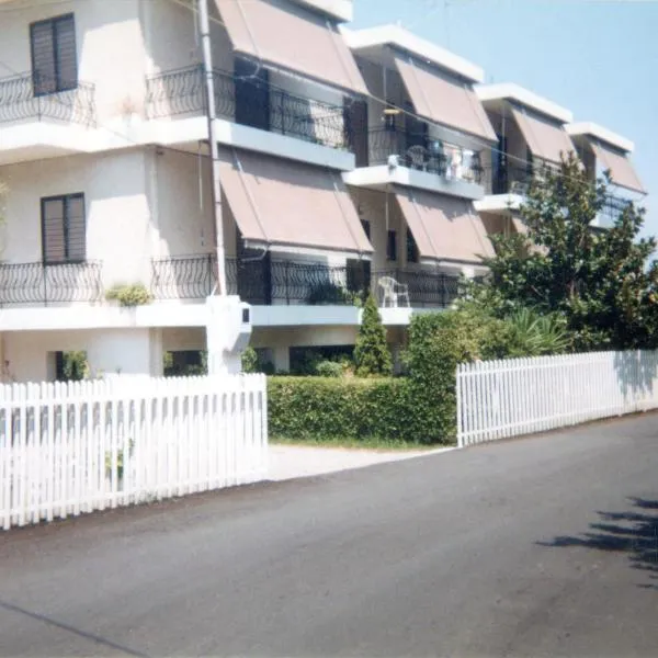 Rousetis, hotel in Aígio