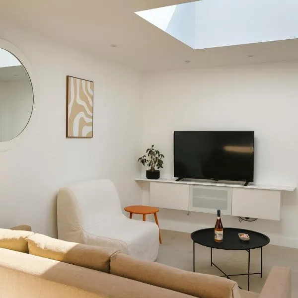 Maison moderne jardin piscine et parking prives, près d'Aix Centre、ヴネルのホテル
