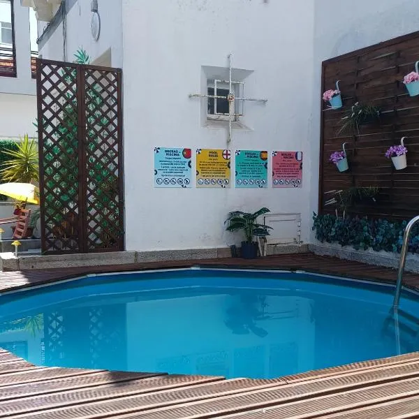 Happy Day Suite Hostel, hotel in Costa da Caparica