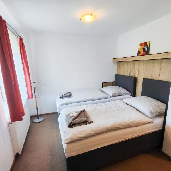 Restaurace Penzion Na Poště, hotel en Strašice