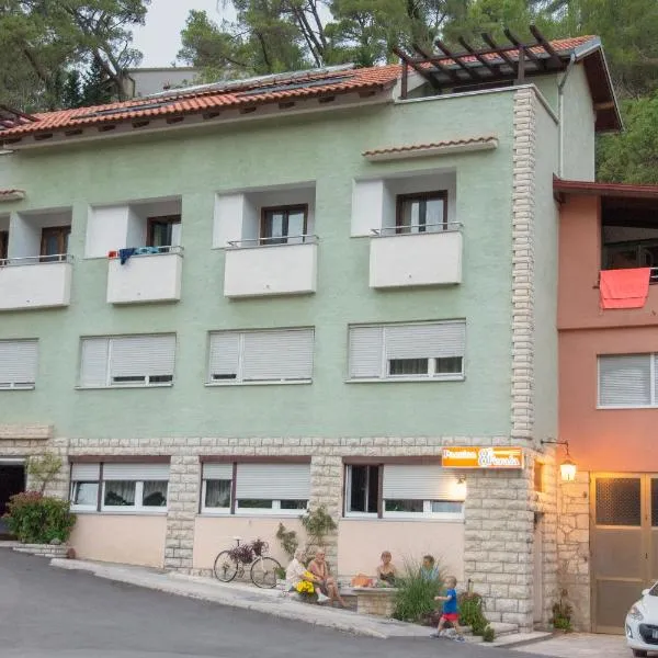 Pansion 8 ferala, hotel v destinaci Novigrad Dalmatia