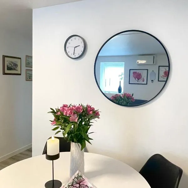 Charming Modern Apartment Close to Moa & Ålesund, hotel in Ålesund