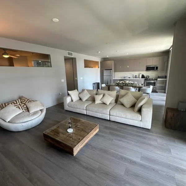 Luxury 2BR w balcony - DTLA!!