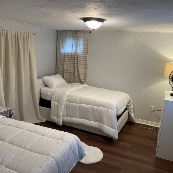 Garden level one bedroom apartment, hotel in Brockton