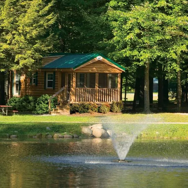 Alpine Lake Lakefront Cabin 5, hotel v destinaci South Corinth