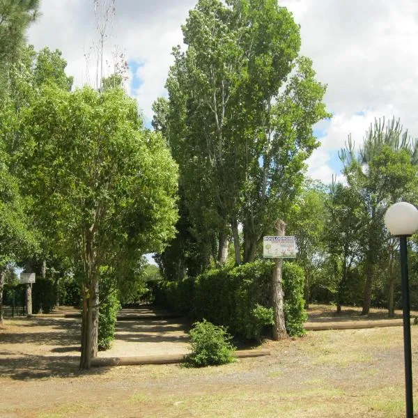 Camping Le Rebau, hôtel à Montblanc