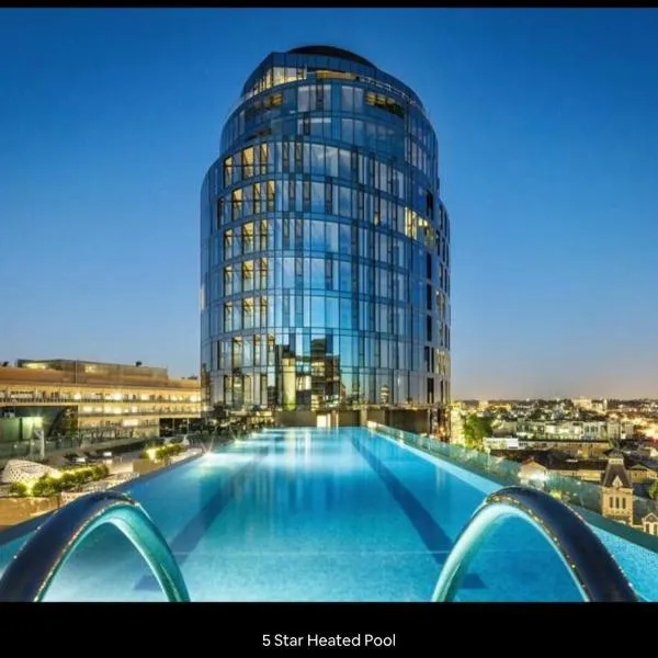 Executive Two bedroom & two bathrooms, hotel in Melbourne