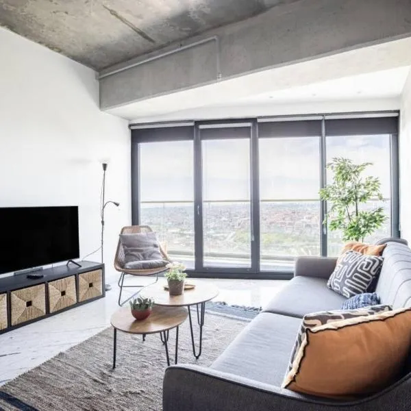 Gorgeous Modern 1bd Condo Views W Poolgym! #255, hotel di Istanbul