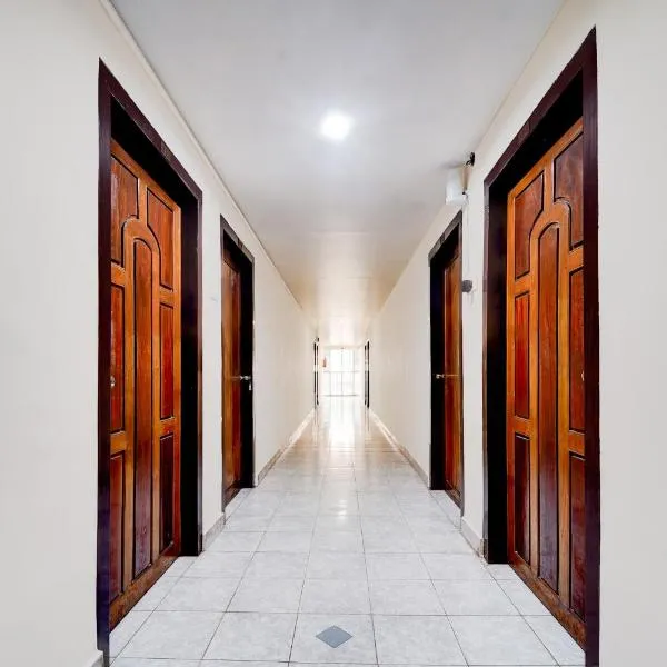 Super Hotel O Pathanamthitta Near Mahatma Gandhi Statue, hotel v destinaci Pathanāmthitta