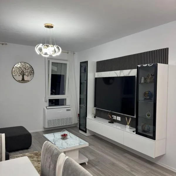 Bratti's Apartment 2 Near Tirana Center And Mother Teresa International Airport, hotel in Laknas