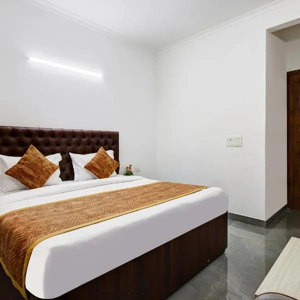 FabHotel La Corporate Suite, hotel in Noida