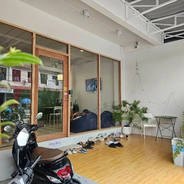 Kiko's Hostel, hotel in Thongsala
