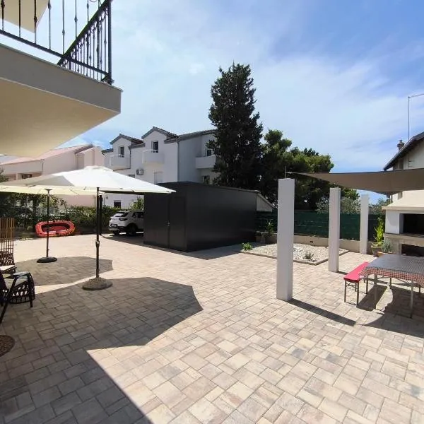 Apartmani la Barquera, hotel in Brodarica