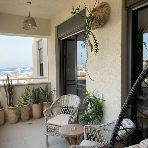 Boho Gem Near Talpiot Mkt -Mamad, khách sạn ở Haifa