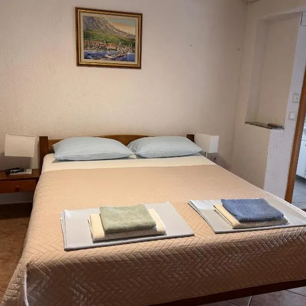 Vila Tesmija, khách sạn ở Baška