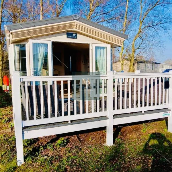 Vallie Retreats at Tattershall Lakes, hotel din Billinghay