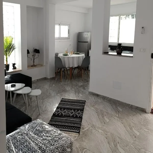 charming bright house la marsa, hotel en Dar Tahar Zaouch