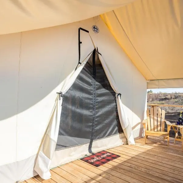 Silver Spur Homestead Luxury Glamping -The Miner, hotel in Tombstone
