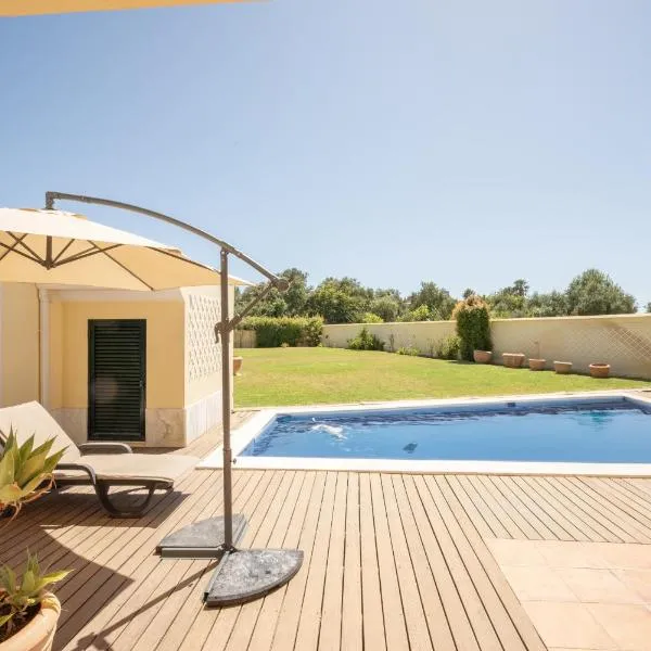 São Pedro do Estoril Villa By Hosty, hotell sihtkohas Parede