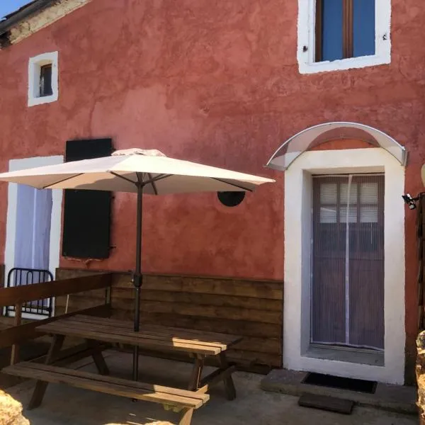 House 2 people, hotel in Castaignos-Souslens