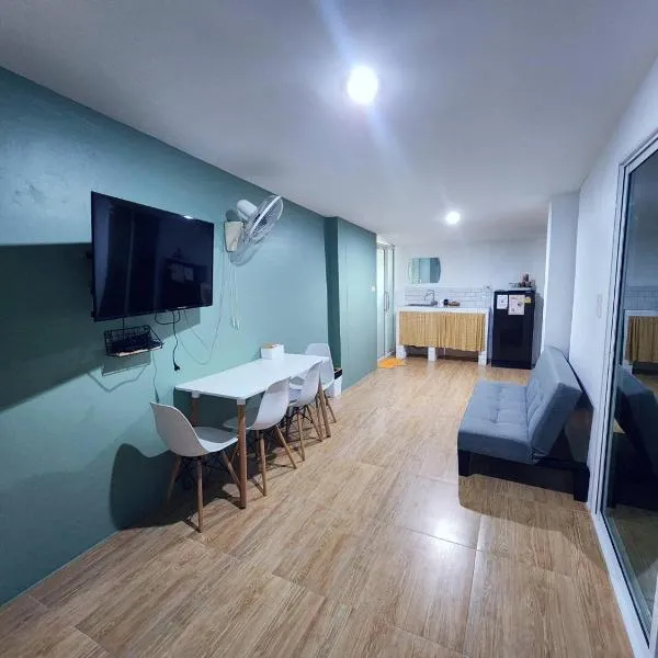 Baan U Sabai Poshtel (บ้านอยู่สบาย พอสเทล), khách sạn ở Manorom