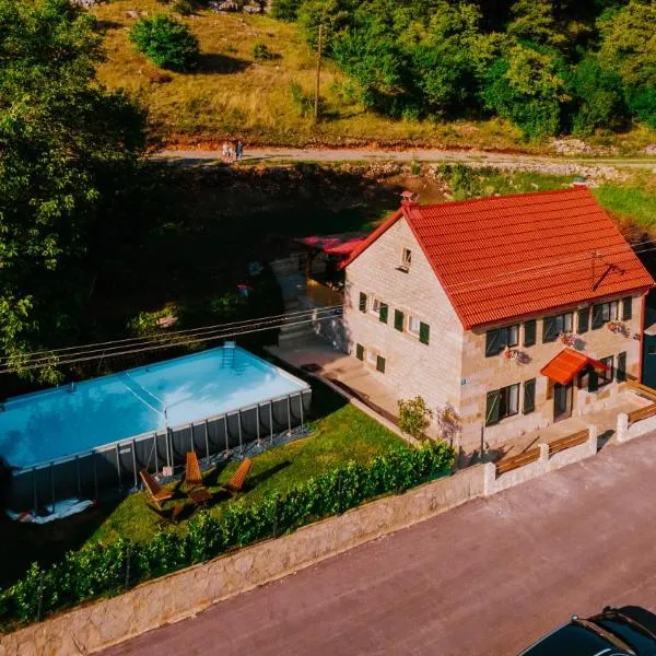 Kuća s osmijehom, hôtel à Livno