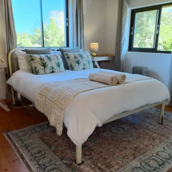 Fijnbosch Cottage at Moss & Moon Cabins, hotel in Stormsrivier
