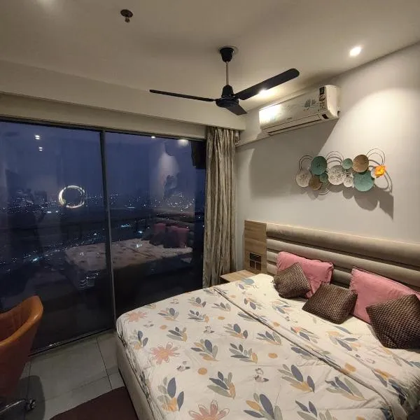 Cloud stays 36th floor, hotel in Noida