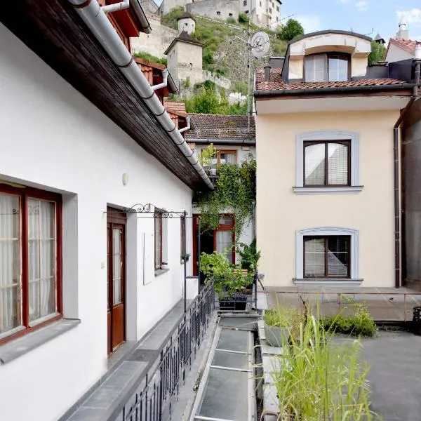 Apartmán POD HRADOM, hotel in Trenčín