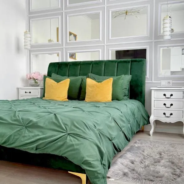 Luxury Emerald Apartments, hotel v destinaci Irpiň