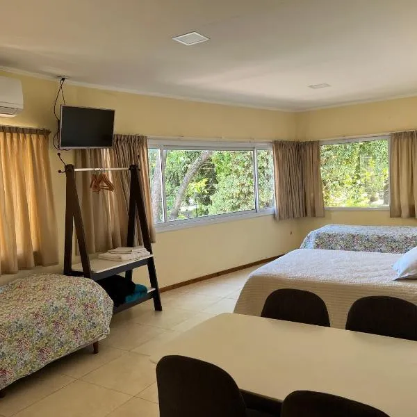 Las Margaritas, hotel sa Pila