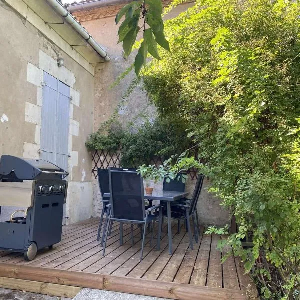 Bienvenue chez Lou, hotel in Saint-Aubin-de-Blaye