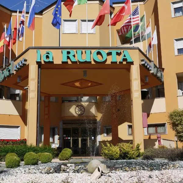 Hotel La Ruota, hotel v destinaci Pianfei