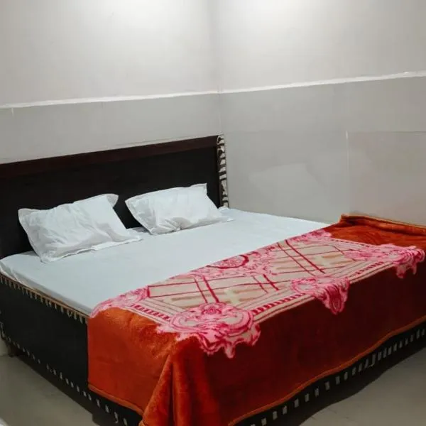 Krishan Kripa Dham Near Banke Bihari ji Temple, hotel in Vrindāvan