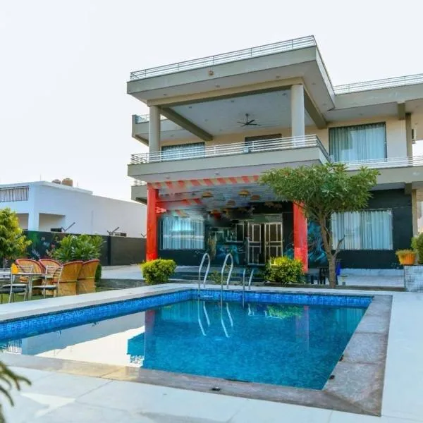 GoBravo 11 - 6BHK Farm with Pool and Garden - Gurgaon, hotell sihtkohas Gurugram