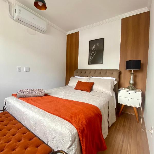 Apartamento à 10min de caminha da praia, com 2 quartos, 2 banheiros e vaga de garagem - Foto 2