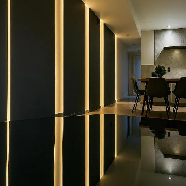 3 KING beds Free Parking Modern Luxe Escape, hotel in Pittsburgh